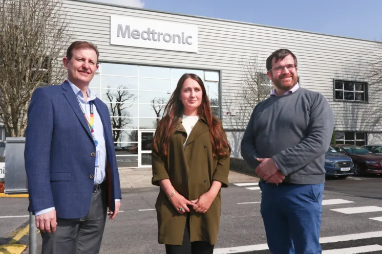 Artist Katie Moore (centre), winner of the Medtronic Galway Commission 'Breathing Life into Art' pictured with Paul Campbell (left), Site Director, Medtronic Mervue Galway and Derek Wynne, Snr R&D Sustaining Engineering Manager, Medtronic Mervue Galway.