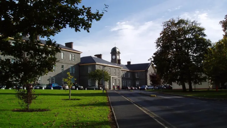 An image of the driveway leading up to the main building at ATU Mayo, with clear visibility of the path and surrounding landscape including green grass and trees.