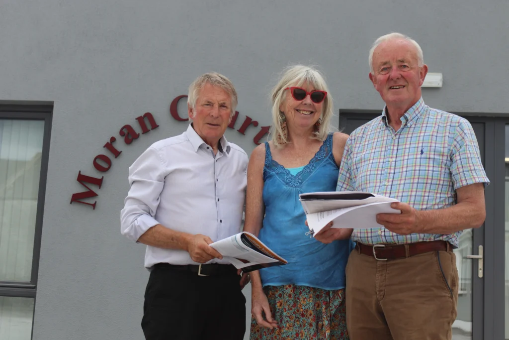 Founding members of the Aleen Cust Memorial Society, (L-R) veterinary surgeons Donal Connolly, Ascinta Kilroy, and Brendan Gardener, smiling for the camera. Donal and Brendan are holding magazines in their hands