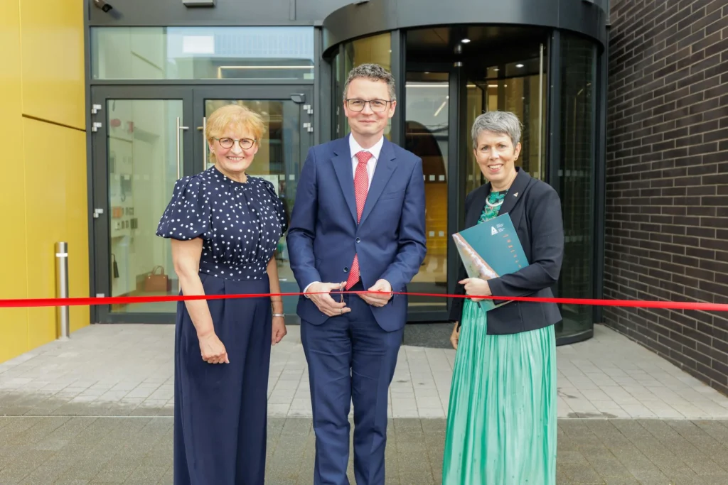 Minister for further and higher education cuts red ribbon and gives speech at ATU Sligo