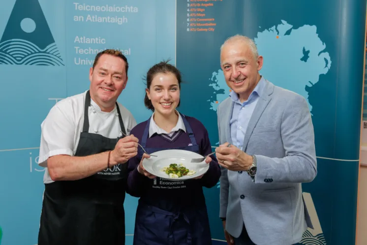 Chef Neven Maguire, 2024 Gold Winner Senior Category Poppy Kilpatrick, Skibbereen Community School and Derek Gallagher Head of Dunnes Stores Simply Better Brand